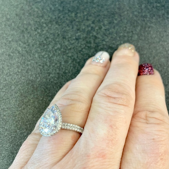 Beautiful Sterling silver ring with pear shaped “diamond”, size 8 - Picture 5 of 8